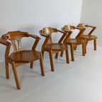 Set Van Vier Brutalistische Stoelen Met Armleuningen thumbnail 2
