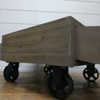 Industriële Verrijdbare Salontafel Of Planten-Koffietafel Met 4 Lades thumbnail 3