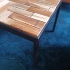 Unieke Salontafel. Zwart Metalen Frame En Ingelegd Met Hergebruikt Hout In Een Speels Motief thumbnail 3