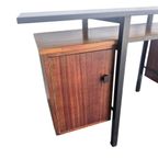 Vintage Houten Bureau Met Zwevend Blad En Zwart Frame thumbnail 5