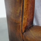 Comfortabele Vintage Engelse Stijl Schapenleren Oorfauteuil Met Een Zeer Mooie Kleurstelling thumbnail 14