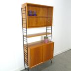 Modulair Staand Wandrek Met Kasten, Legplank En Zwarte Stalen Houders thumbnail 9