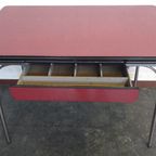Uitschuifbare Tafelblad Met Besteklade Van Rood Formica thumbnail 6