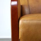 Luxe Rundleren Artdeco Design Armchair Met Houten Armleuningen En Cognac Kleur Leer thumbnail 11