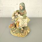 Biscuit Beeld Vrouw Op Een Bankje thumbnail 6