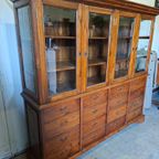 Antieke Klassieke Engelse Vitrinekast, Ladekast, Winkelkast, Apothekerskast Afm. 213x52 En 192cm Hoog. thumbnail 4