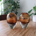 Set Van 2 Mondgeblazen Glas Vazen, Cognac thumbnail 3