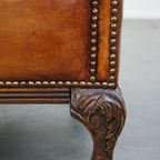 Zeer Mooie Schapenleren Fauteuil Met Een Luxe Vormgeving En Hout Gesneden Poten thumbnail 12