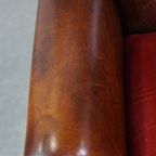 Stijlvolle Vintage, Luxe Schapenleren Oorfauteuil Met Een Rood Corduroy Zitkussen thumbnail 8