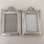 2x Mooie Zilverkleurige Brocante , Barokstijl Houten Lijsten Met Glas thumbnail 2