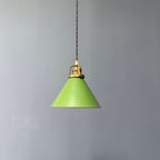 Hoekig Groen Emaille Hanglampje Met Messing Armatuur thumbnail 4