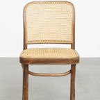 Tijdloos En Charmant Bistro Stoeltje In De Stijl Van Thonet Met Uniek Houten Frame thumbnail 3