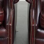 Set Van 2 Mooie En Comfortabele Bordeauxrode Rundleren Oorfauteuils + Hocker In Engelse Stijl thumbnail 13