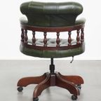 Klassieke Groene Rundleren En Houten Chesterfield Bureaustoel/ Captain Chair In Engelse Stijl thumbnail 4