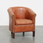 In Een Goede Staat Verkerende Rundleren Engelse Stijl Clubfauteuil In Een Lichte Cognac Kleur thumbnail 2