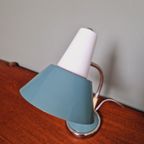 Vintage Bureaulamp Van Blauw En Wit Gelakt Metaal thumbnail 5