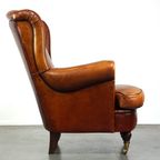 Subtiele En In Goede Staat Verkerende Schapenleren Oorfauteuil Op Messing Voorwieltjes thumbnail 4