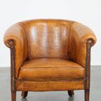 Subtiele, Cognac-kleurige Schapenleren Clubfauteuil Met Een Tijdloos Design En Correct Afgewerkt thumbnail 3