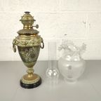 Antieke Messing Olielamp Op Marmeren Voet thumbnail 3