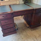 Klassieke Engels Dubbelzijdig Bureau, Schrijftafel, Partnerdesk Kast Afm.150x90cm En 80cm Hoog. thumbnail 7