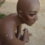 Vintage Winkel Etalagepop Mannequin Paspop, Zittende Zwarte Dame Jaren 1970 1980 thumbnail 14