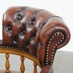 Bruine Klassieke In Hoogte Verstelbare Rundleren En Houten Chesterfield Bureaustoel Op Wieltjes thumbnail 10