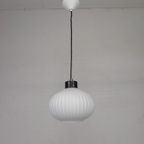 Vintage Hanglamp Met Witte Geribbelde Glazen Bol, Jaren 60 thumbnail 4