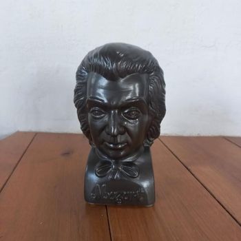 Mozart Buste Van Aardenwerk.