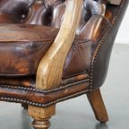 Comfortabele En Klassieke, Prachtig Gekleurde Engelse Rundleren Chesterfield Fauteuil thumbnail 11