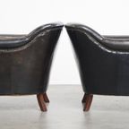 Leuke En Stoere Set Van 2 Zwarte, Generfde, Rundleren Armchairs Met Een Mooie Vormgeving thumbnail 5