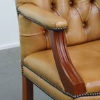 Set Van 2 Mooie En Luxe Rundleren Chesterfield Eetkamer/ Bijzetstoelen In Een Lichte Cognac Kleur thumbnail 12