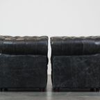 Set Van 2 Ruime Zwarte Rundleren Chesterfield Fauteuils Met Een Sprekend Karakter thumbnail 3