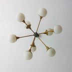 Mid-century Italiaanse Bollen Luster In Messing En Melkglas thumbnail 16