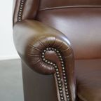 Grote, Klassieke Donkerbruine Gladde Rundleren Chesterfield Oorfauteuil In Engelse Stijl thumbnail 13