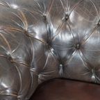 Oogverblindende Oude Chesterfield Bank Vol Allure, 3 Zits thumbnail 13
