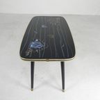 Vintage Salontafel Met Glazen Blad En Schuine Poten thumbnail 8