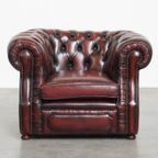 Klassieke En Luxe Rode Rundleren Chesterfield Clubfauteuil In Engelse Stijl Met Siernagels thumbnail 2