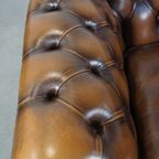 Luxe, Klassieke En Mooie Rundleren Engelse Chesterfield Fauteuil In Goede Staat thumbnail 8