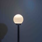 Modernistische Mid-century Chrome Vloerlamp Met Opaline Glazen Bol, Italië 1970s thumbnail 6