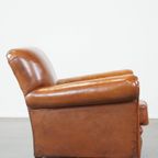 In Goede Staat Verkerende En Comfortabele Mooie Cognac-kleurige Antieke Schapenleren Armchair thumbnail 4