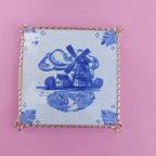 Vintage Onderzetter/tegel Servais Blauwe Wit Met Koperen Kader thumbnail 5