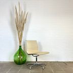 Herman Miller Ea 106 Draaibare Crème Leren Designstoel thumbnail 2