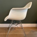1 Tot 5 Originele Witte Vitra Eames Dar Stoelen thumbnail 3