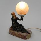Art Deco Bureaulamp Zittende Vrouw Met Bol thumbnail 3
