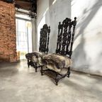 Set Van 2 Antieke Stoelen Bekleed Met Pels Van Wolf thumbnail 3