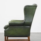 In Goede Staat Verkerende, Klassiek Groene En Gladde Rundleren Engelse Chesterfield Oorfauteuil thumbnail 9