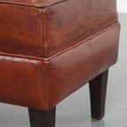 Comfortabele En Karaktervolle Set Van 2 Schapenleren Chesterfield Fauteuils Met Hocker thumbnail 29