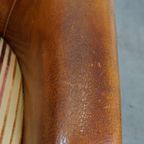 Cognac-Kleurige, Karaktervolle Vintage Schapenleren Clubfauteuil Met Een Kleurrijk Stoffen Kussen thumbnail 9