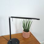 Zwart Metalen Kantelbare Bureaulamp Met Chromen Details thumbnail 12