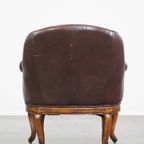 Charmante, Klassieke Rundleren Engelse Chesterfield Armchair Met Sierlijke Poten thumbnail 5